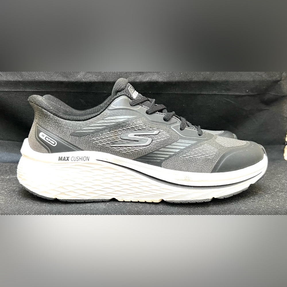 SKECHERS Woman’s MAX CUSHIONING Size 9.5 black RUNNING SHOES